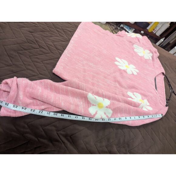 Cheerful pink knit sweater w/daisy graphic intentionally distressed size M (6) - Picture 7 of 7